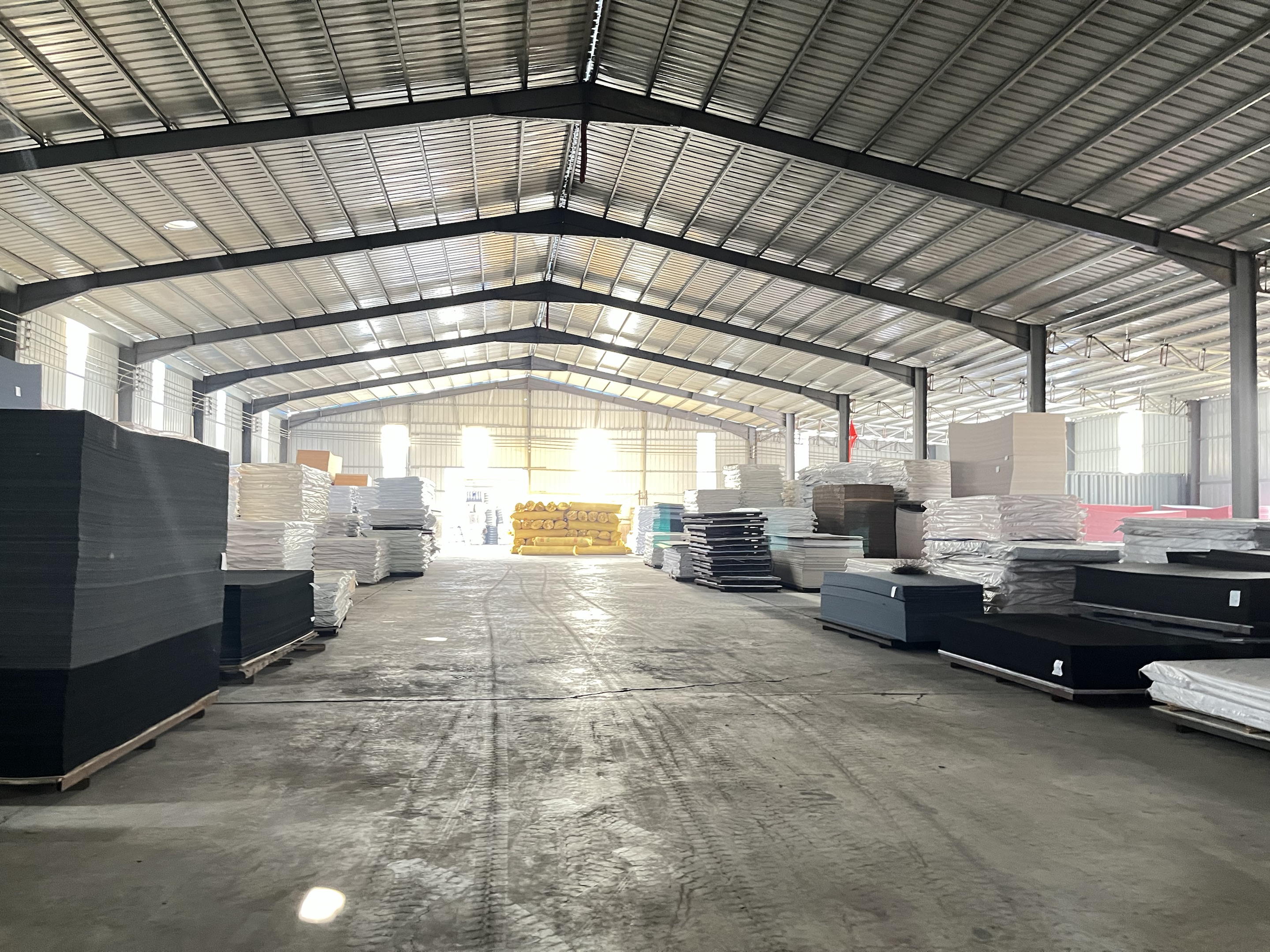 e433e5a5-b143-4108-871d-27810b2f9846.jpg 聚酯纖維吸音板